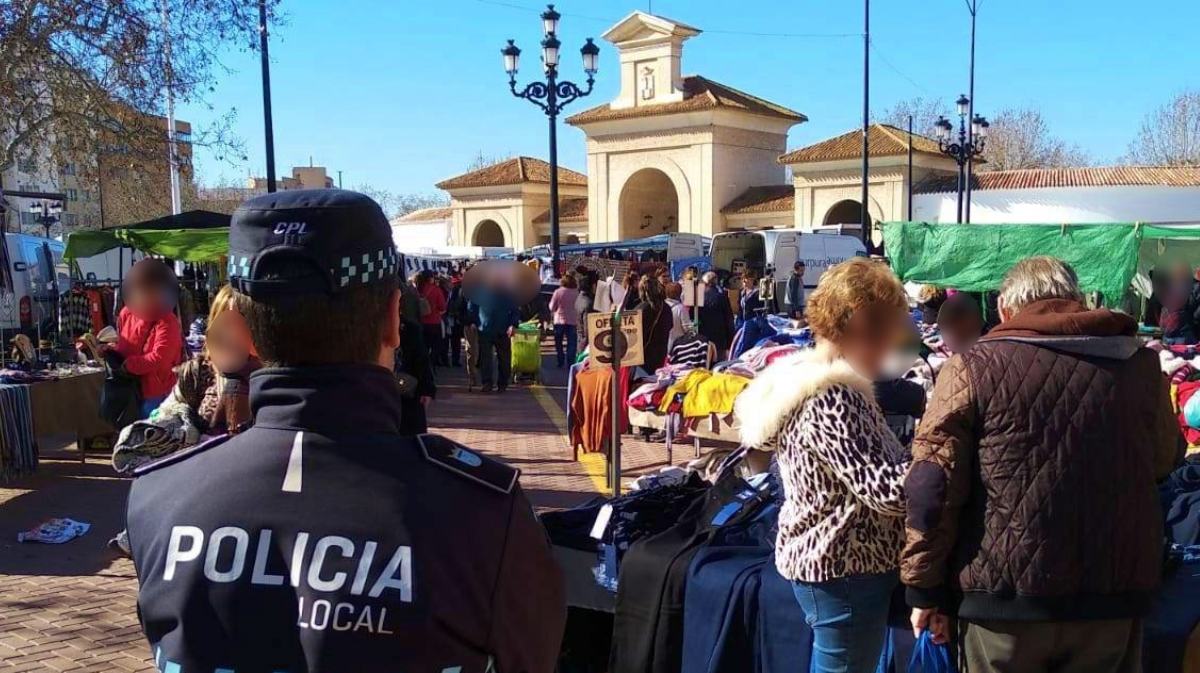 Foto de archivo. Agente de la Policía Local de Albacete en 'Los Invasores'