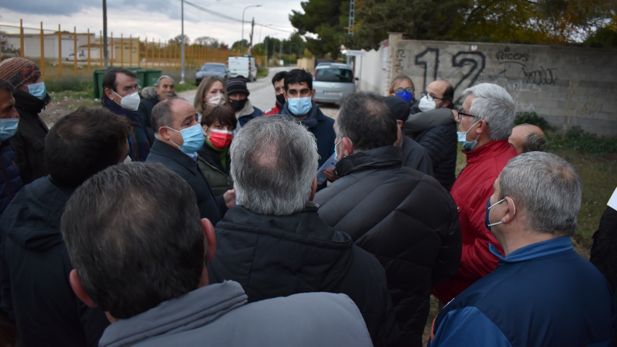 Emilio Sáez se reúne con varios vecinos de estas zonas de Albacete