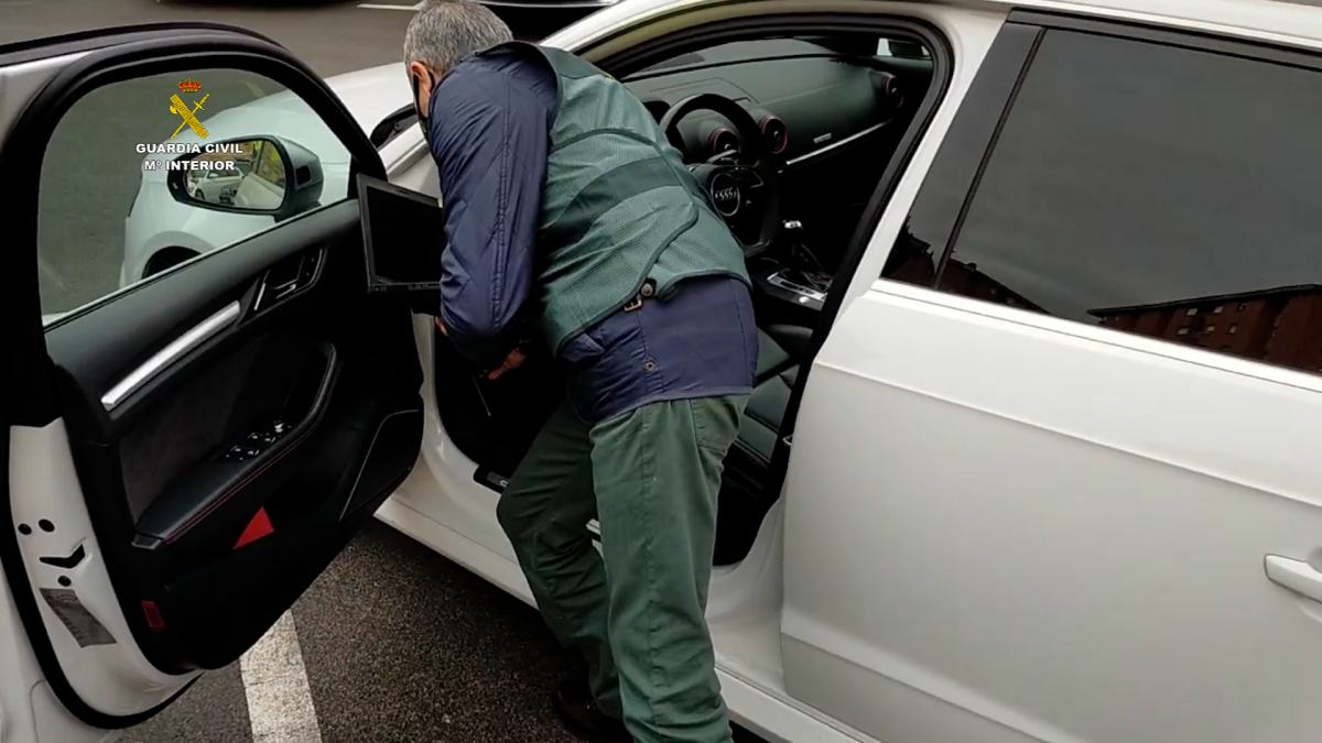 La Guardia Civil desmantela un grupo dedicado a la venta de vehículos de ocasión manipulados en su kilometraje