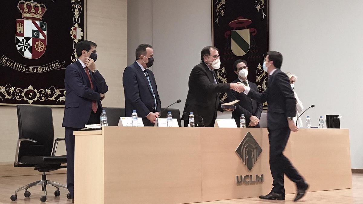 El secretario general de Instituciones Penitenciarias entrega los diplomas a la promoción del Cuerpo Superior de Técnicos afectada por la pandemia