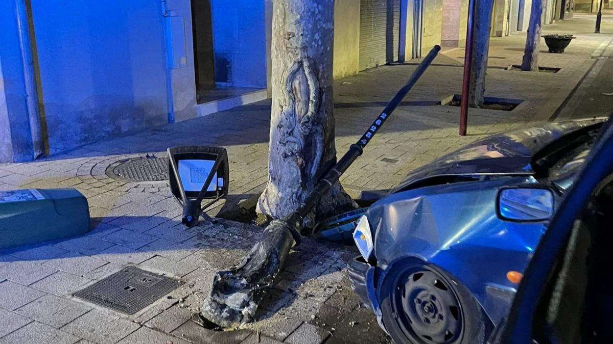 Accidente de tráfico en la calle Blasco Ibáñez de Albacete. Foto: Policía Local de Albacete