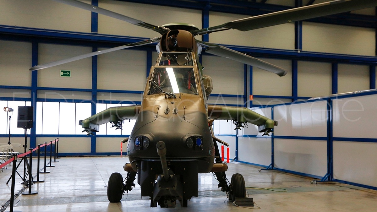 Foto de archivo de un helicóptero en AIRBUS Albacete