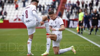 Jordi Sánchez y Fran Álvarez celebran el 2-0 del Albacete Balompié ante el Algeciras