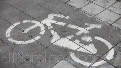 Carril bici en Albacete. Foto de archivo