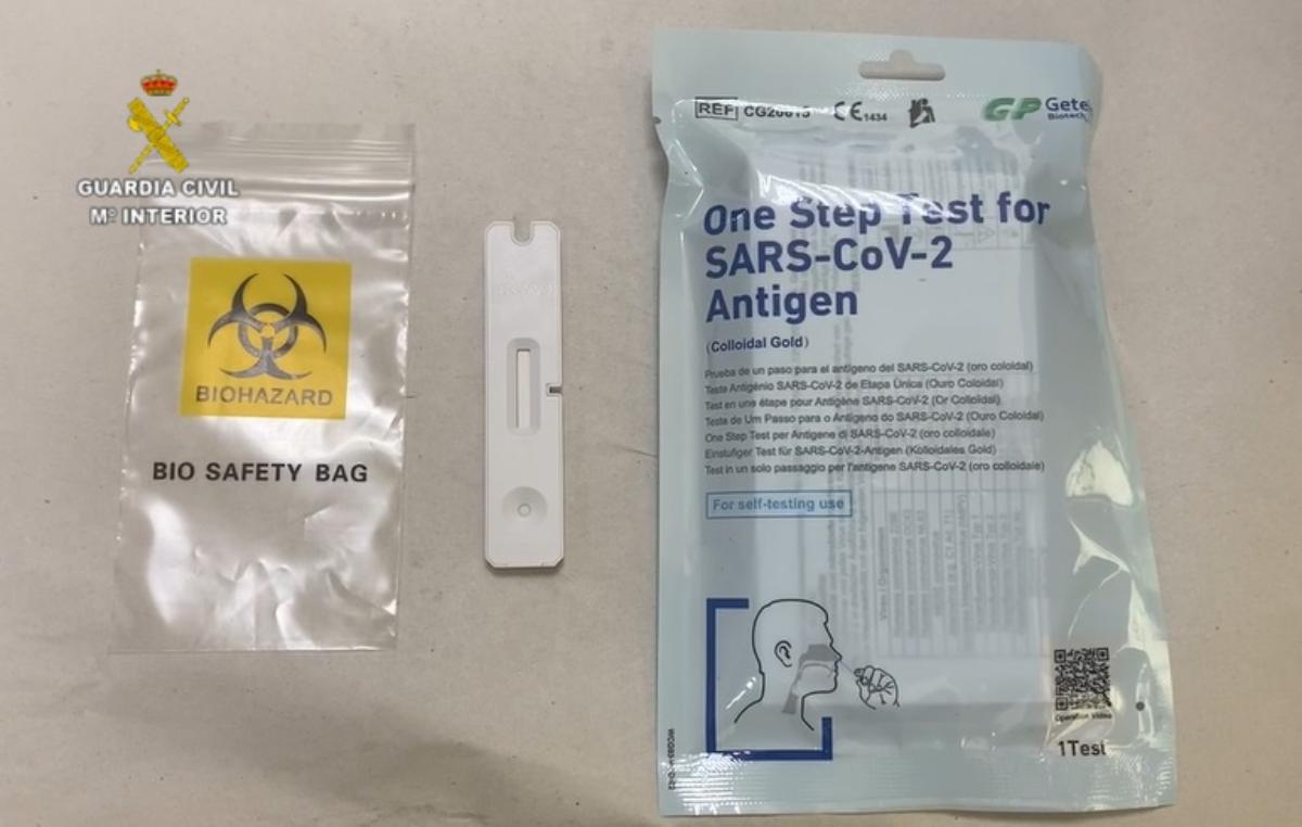 La Guardia Civil interviene casi 500 test de antígenos que se vendían irregularmente en dos ferreterías de Castilla-La Mancha