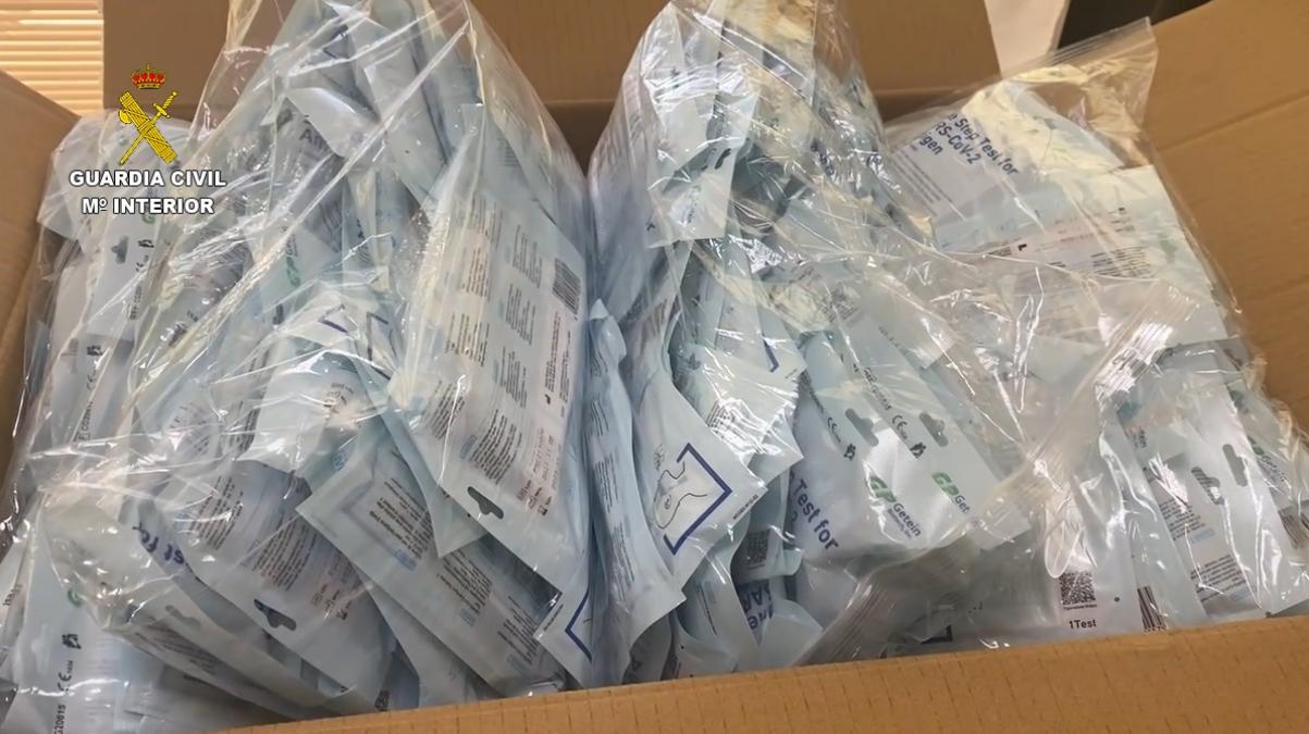 La Guardia Civil interviene casi 500 test de antígenos que se vendían irregularmente en dos ferreterías de Castilla-La Mancha