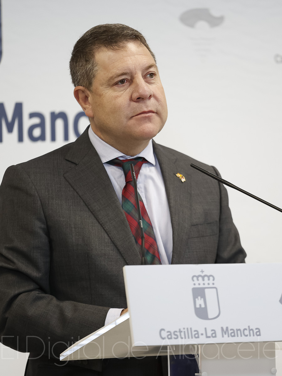 El presidente de Castilla-La Mancha, Emiliano García-Page en Cenizate