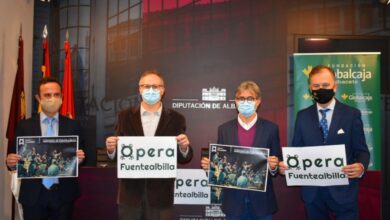 El diputado provincial de Igualad, el concejal de cultura de Fuentealbilla, el representante de Producciones Folia y el director de la Fundacion Globalcaja