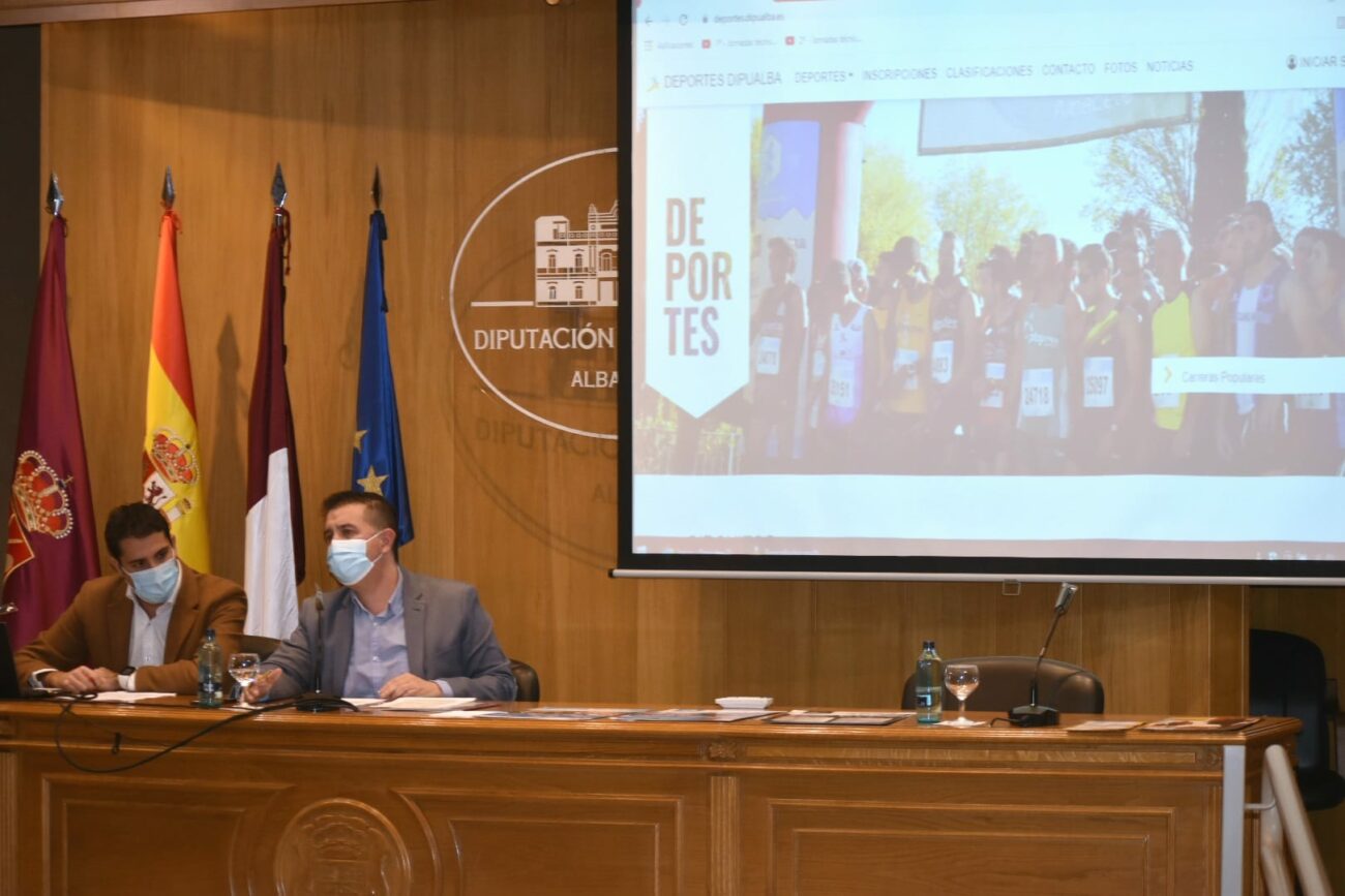 El presidente provincial y el diputado de deportes en la presentacion de los Circuitos Deportivos Provinciales.
