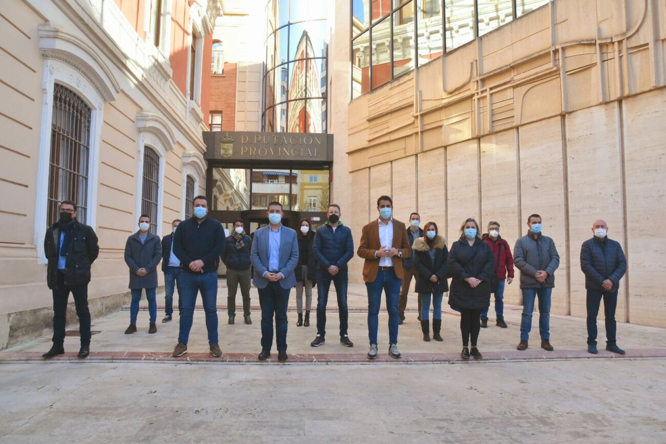 Foto de familia tras el acto