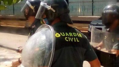 Agentes de la Guardia Civil, en un intento de motín en el CETI de Melilla/ AEGC. Foto de archivo