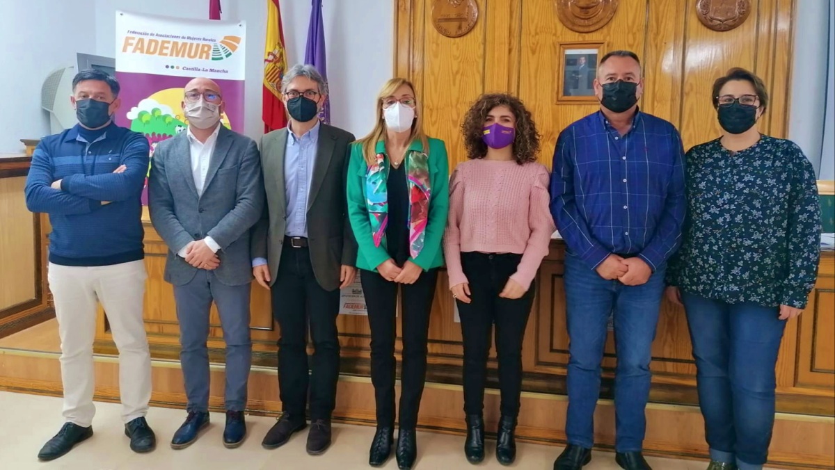 Jornadas de Diputación y Fademur sobre titularidad compartida con la presencia del diputado provincial de Igualdad