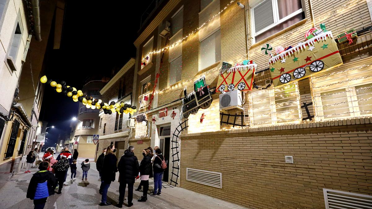 Mientras que la distinción a la calle mejor decorada ha valorado el esfuerzo realizado por los vecinos de la calle Acuario, en el barrio de San Pedro Mortero de Albacete