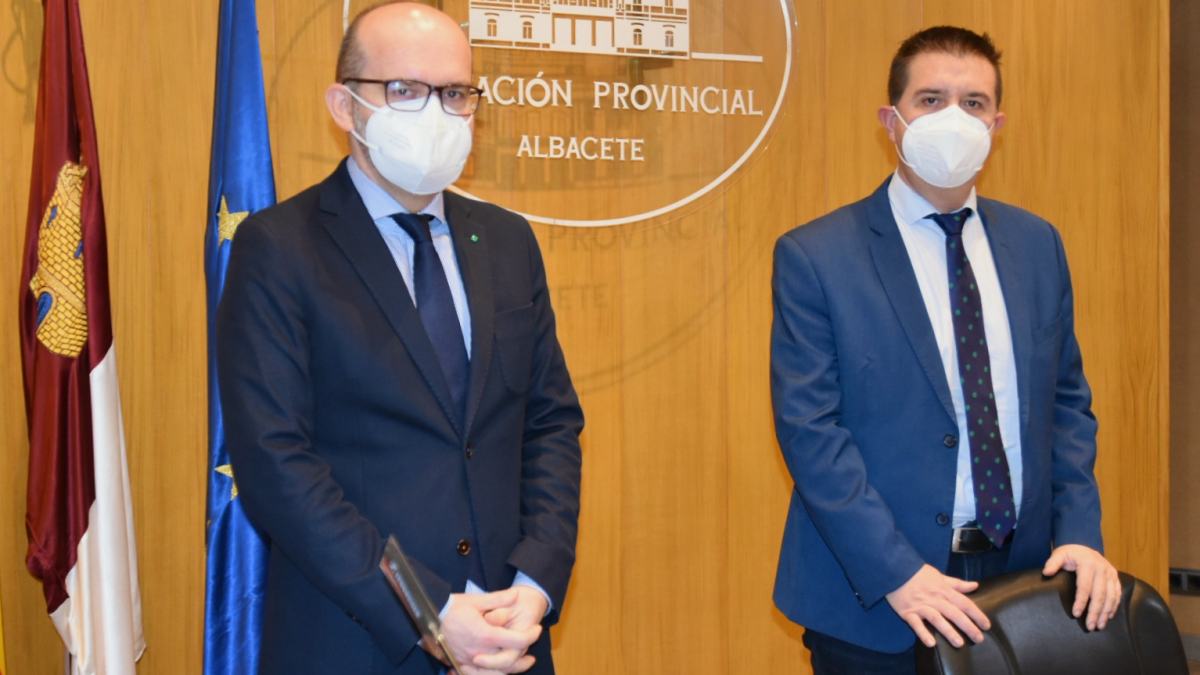 Presidente de la Diputacion, Santiago Cabañero, y el diputado de Sanidad previo a la rueda de prensa balance del CSS