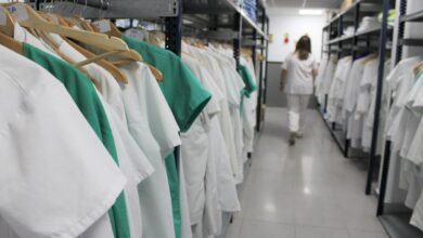 La Gerencia de Atención Integrada de Hellín implanta un novedoso sistema de control y trazabilidad textil / JCCM