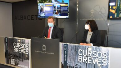 Vicente Casañ y María José en la presentación de los Cursos Invierno de la UP