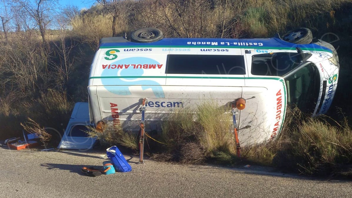 Estado en el que ha quedado la ambulancia tras el accidente en el que moría su conductor