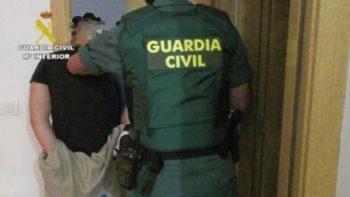 Un detenido por la Guardia Civil en una foto de archivo