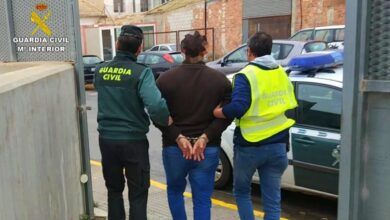 Un detenido por la Guardia Civil en una foto de archivo