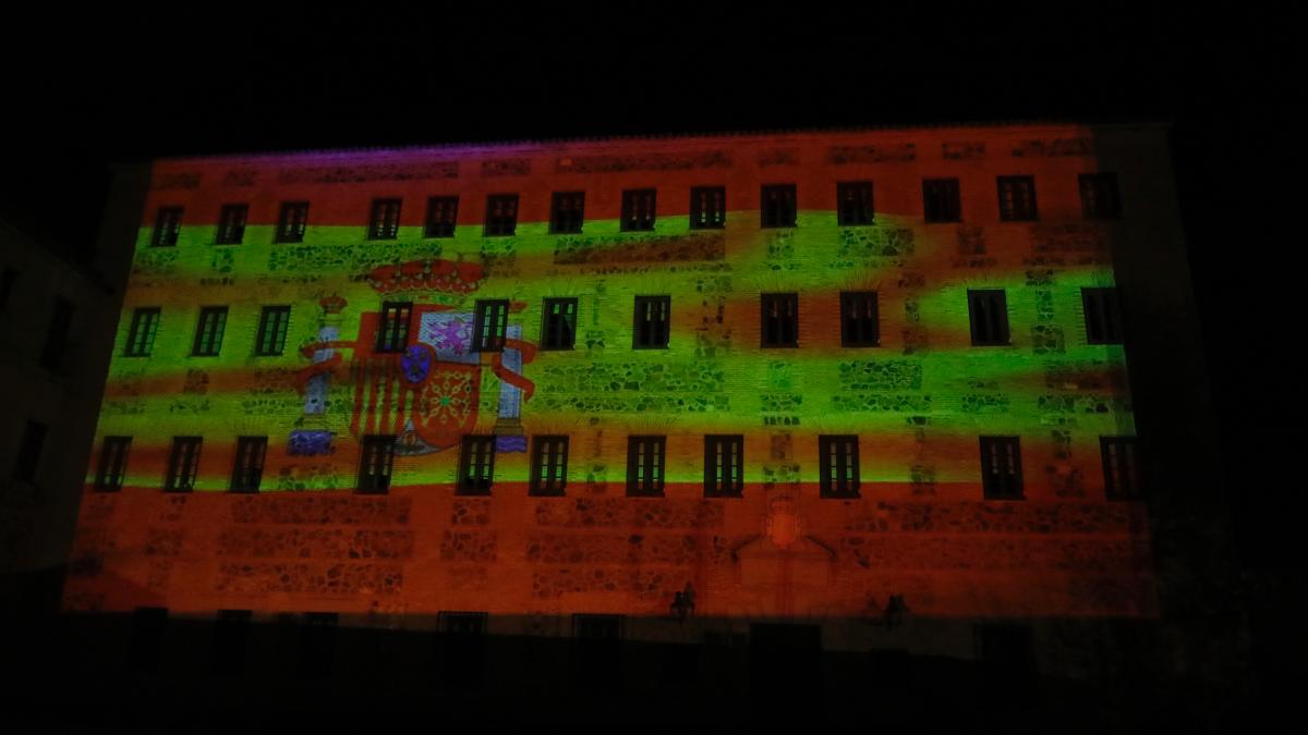 Las Cortes de Castilla-La Mancha celebran el Día de la Constitución con una proyección de la bandera española sobre su fachada principal