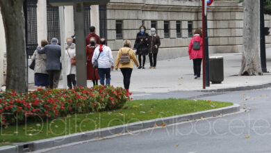 Gente paseando por Albacete