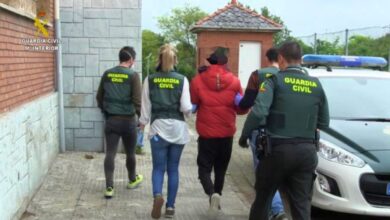 Un detenido por la Guardia Civil en una foto de archivo