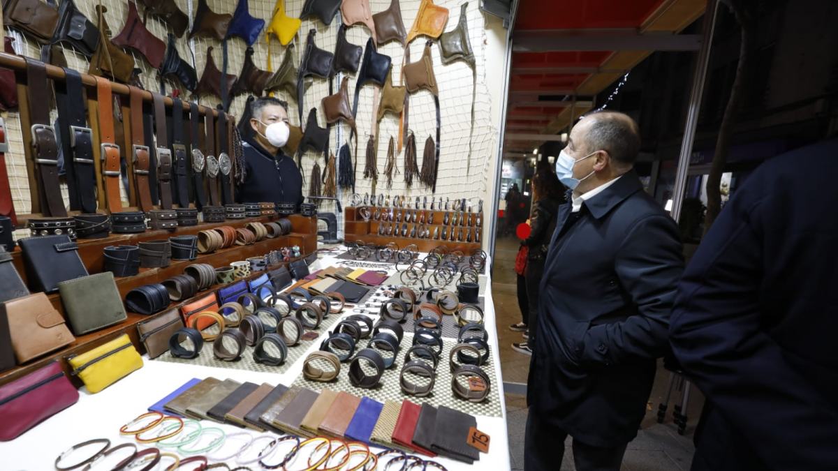 naugurado en Albacete el tradicional mercadillo navideño y la XXX muestra de Artesanía en Navidad
