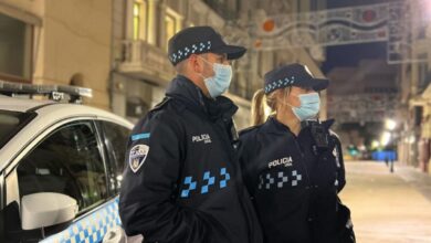 Dos agentes de la Policía Local de Albacete en una foto de archivo