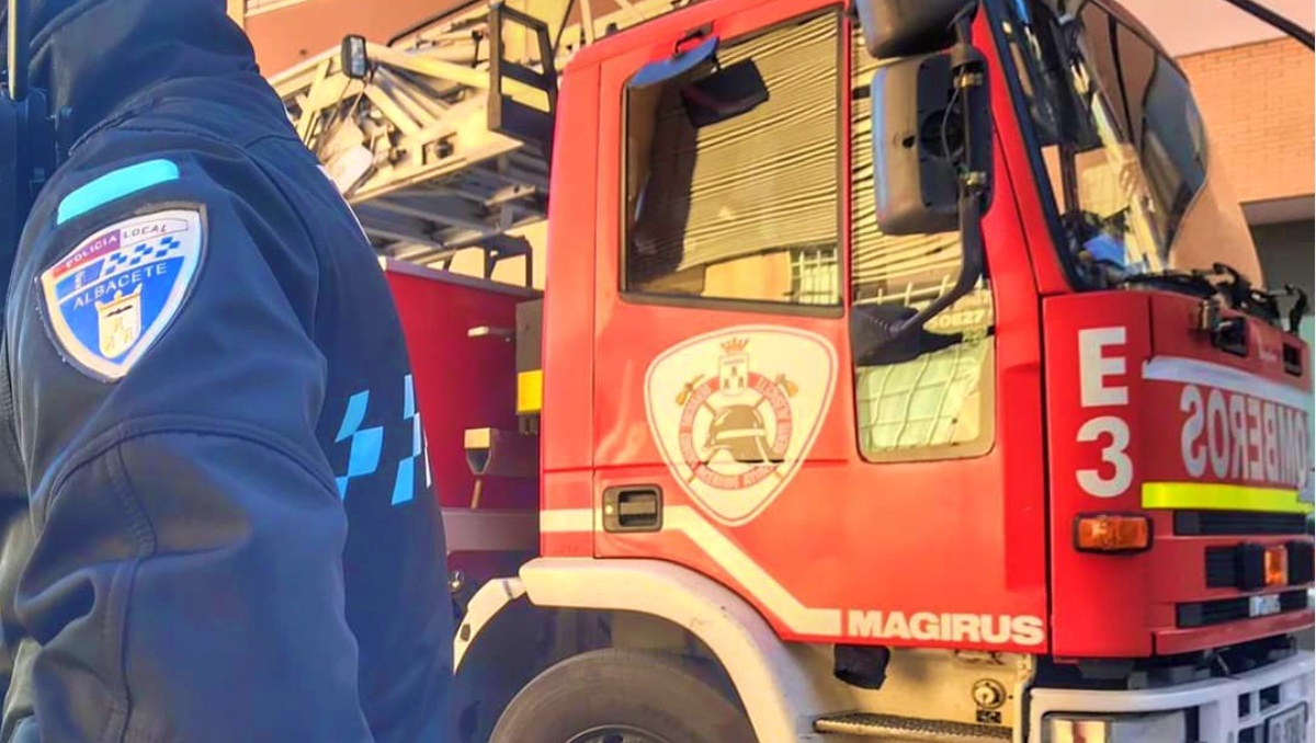 Policía Local de Albacete y Bomberos en una foto de archivo