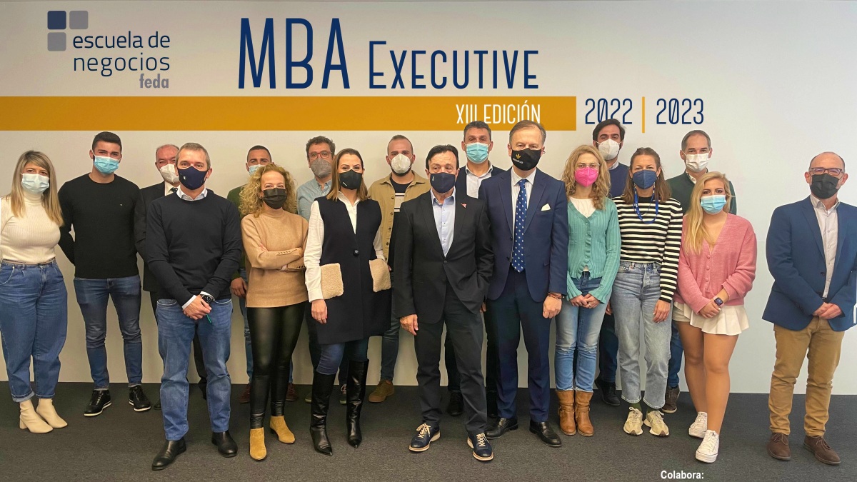 Foto de familia del MBA Executive de Escuela de Negocios FEDA; colabora la Fundación Globalcaja Albacete