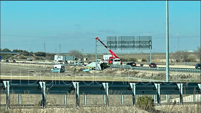 El conductor tenía que ser rescatado por los Bomberos de Albacete