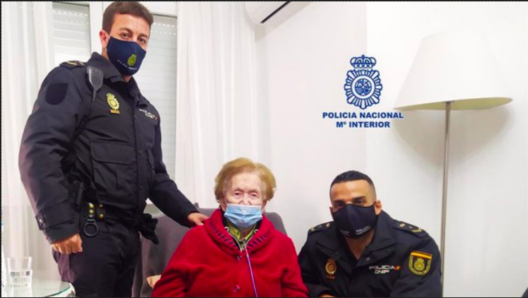 Agentes de la Policía Nacional albaceteños salvan la vida de una anciana en Yecla / Imagen: Policía Nacional