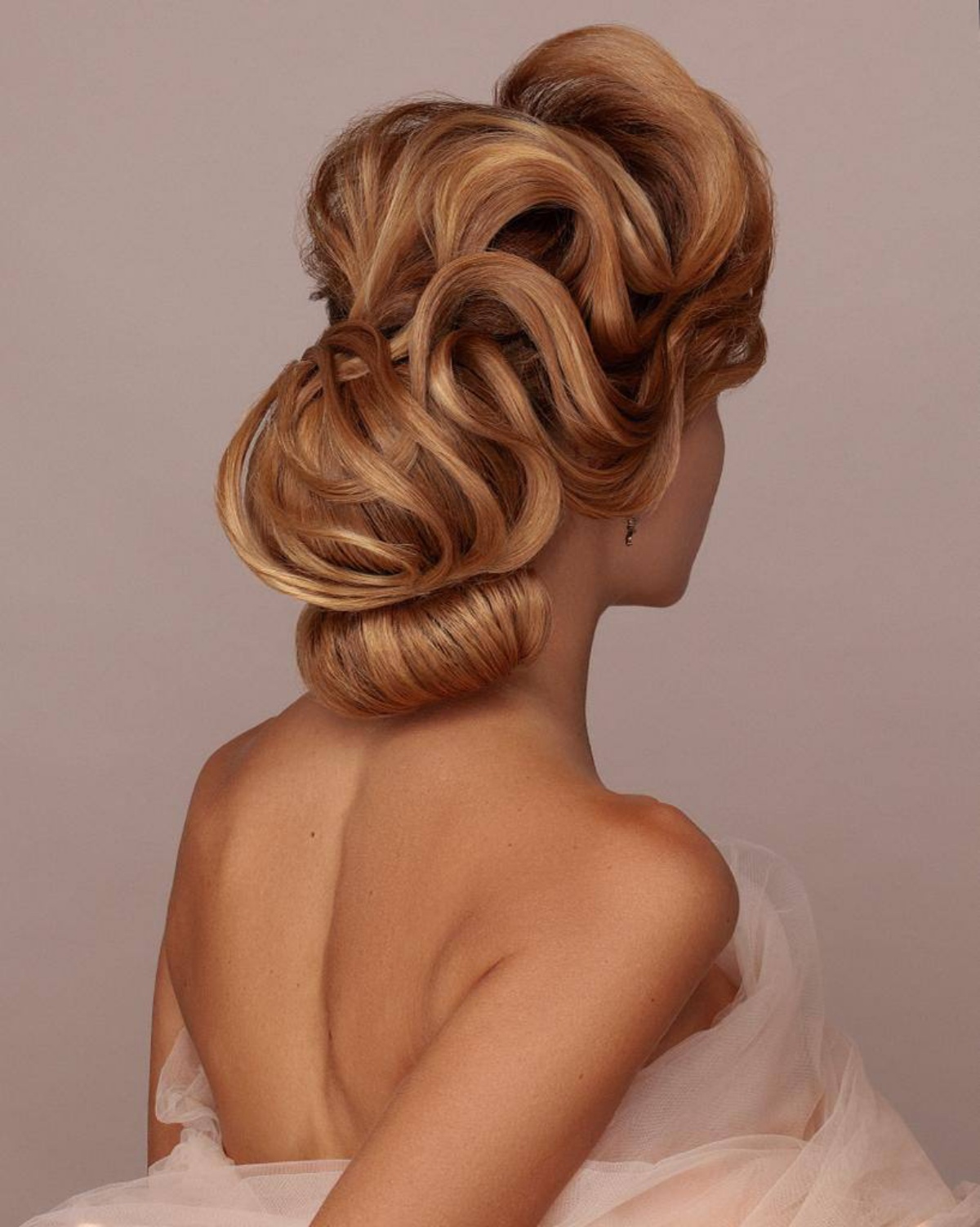 Diseño de Daniel Bueno para la categoría Fashion Bridal