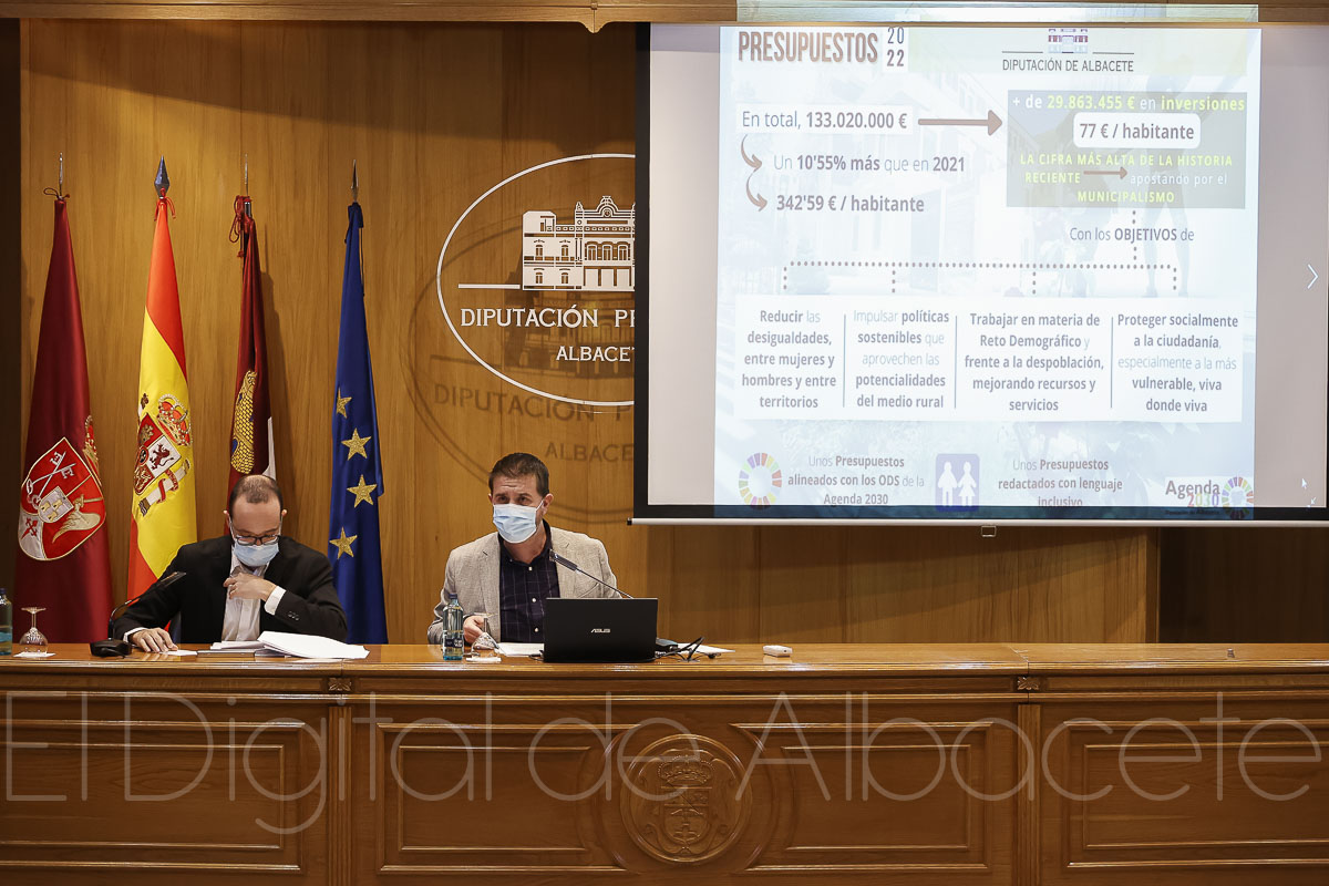 El presidente de la Diputación de Albacete, Santiago Cabañero; y el vicepresidente de la Diputación, Fran Valera
