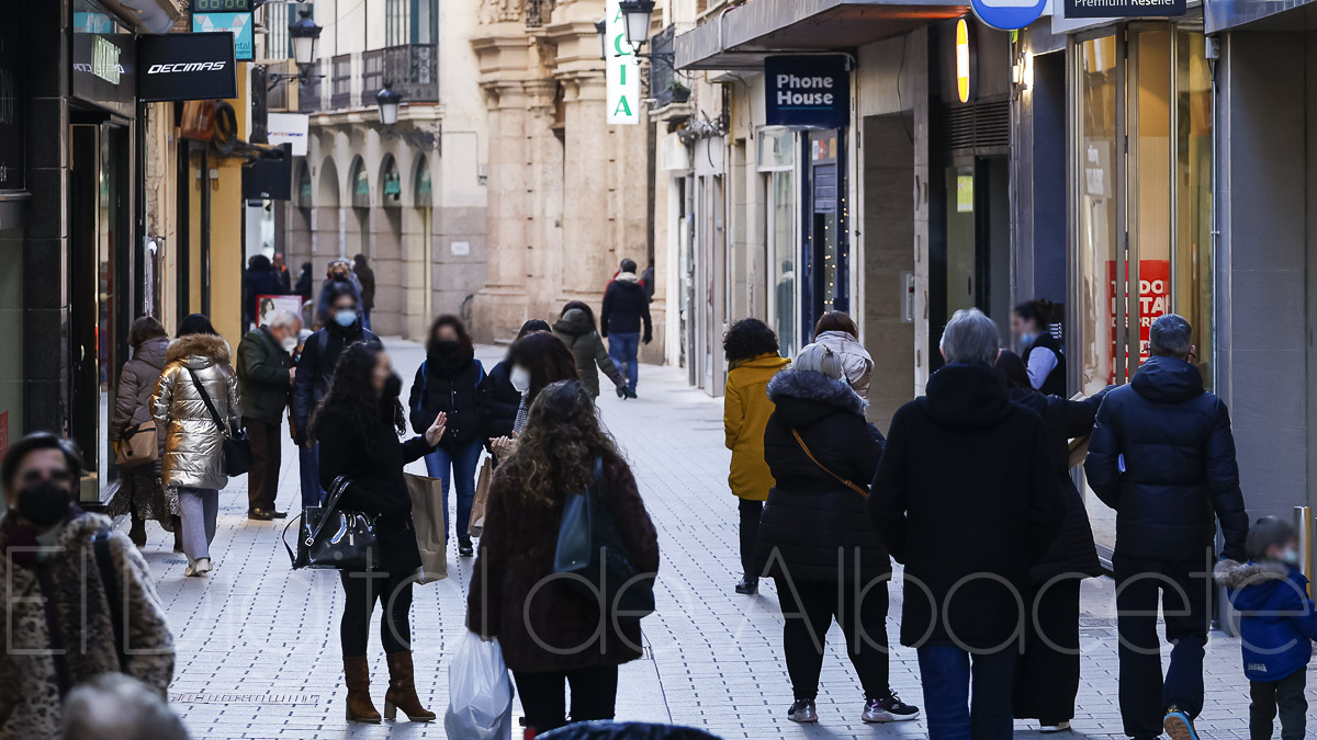 Gente paseando por Albacete / Imagen de archivo