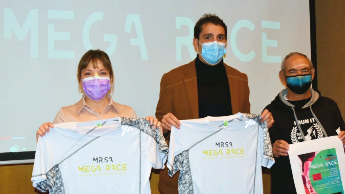 Amparo Torres junto a Dani Sancha y a Manuel Rico en la presentación de la I Mega Race Vía Verde Sierra de Alcaraz