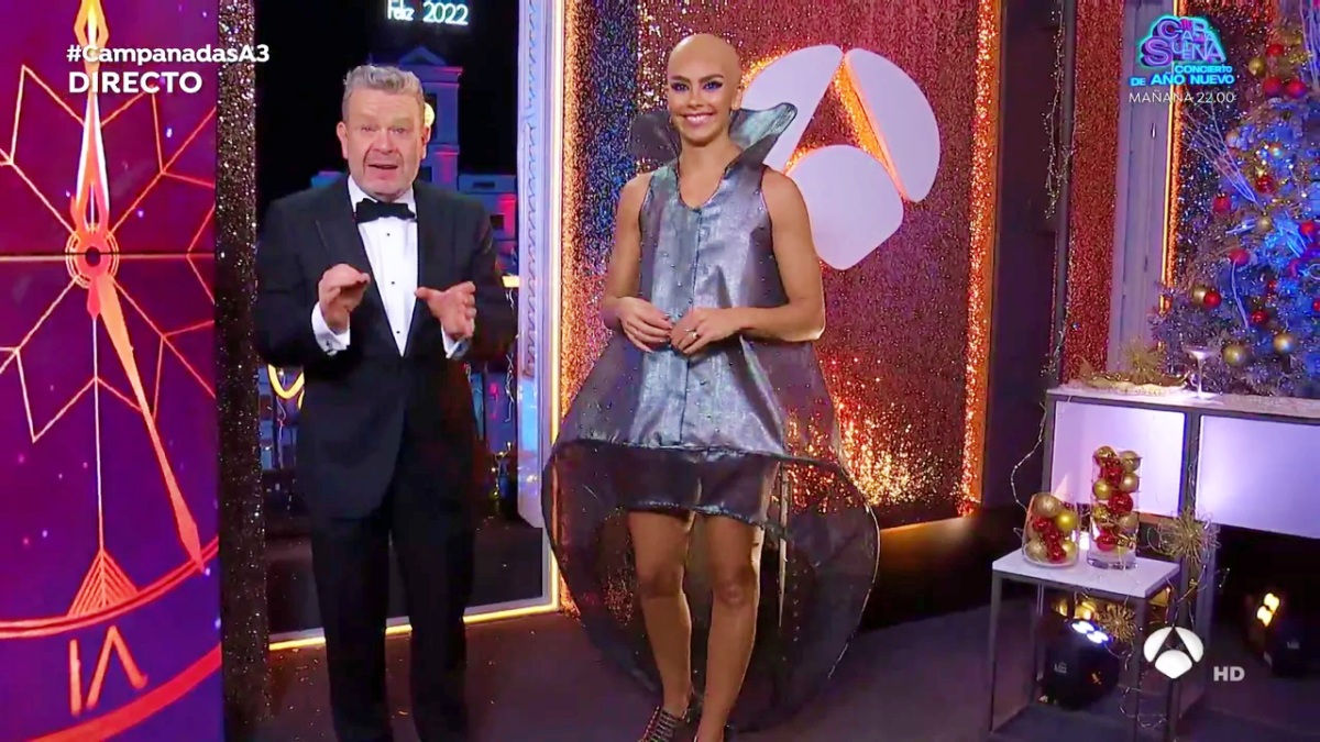 Cristina Pedroche en las campanadas que daban la bienvenida a 2022 - Foto: Antena 3