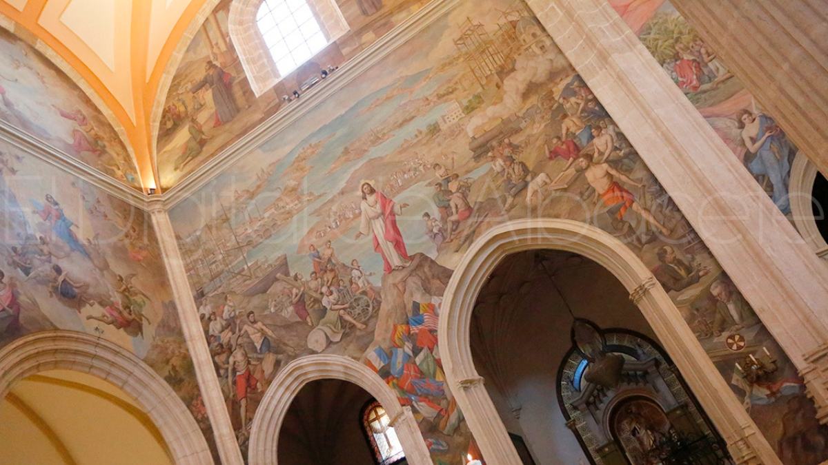 Detalles de los lienzos que decoran la Catedral de Albacete