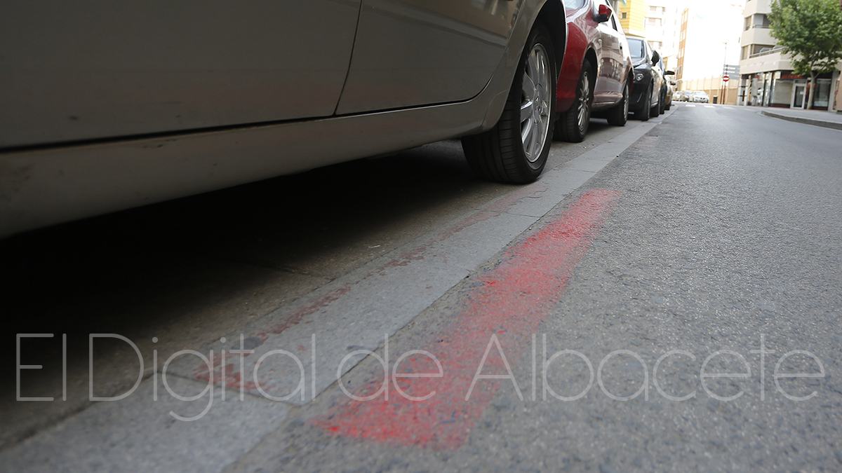 Zona Roja de aparcamiento en Albacete / Imagen de archivo