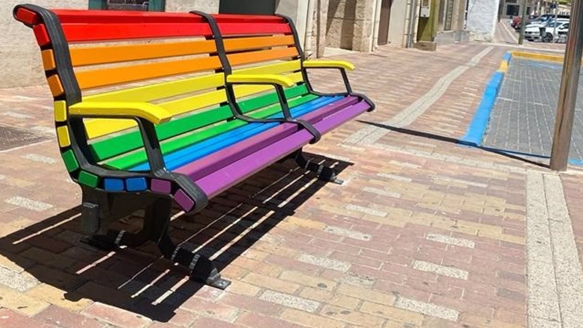 Banco LGTBI en La Roda (Albacete)