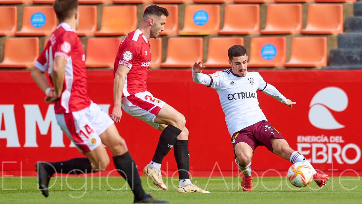 Julio Alonso en un lance del Nàstic-Albacete