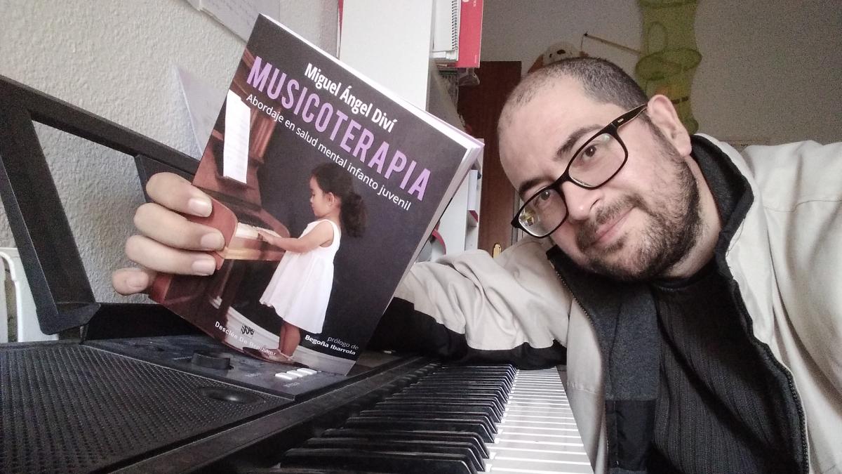El musicoterapeuta albaceteño Miguel Ángel Diví ha publicado ‘Musicoterapia: Abordaje en salud mental infanto juvenil’