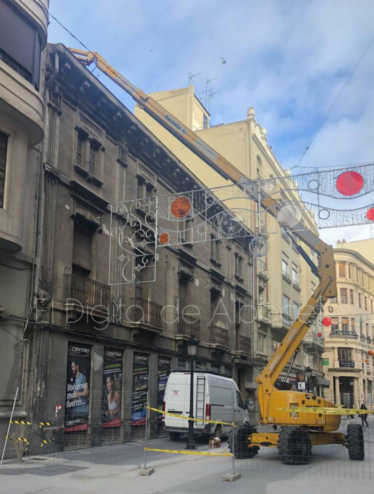 Obras de reparación de la cubierta del edificio Belda en Albacete