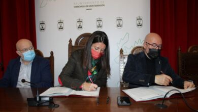 Un momento de la firma en Chinchilla (Albacete)
