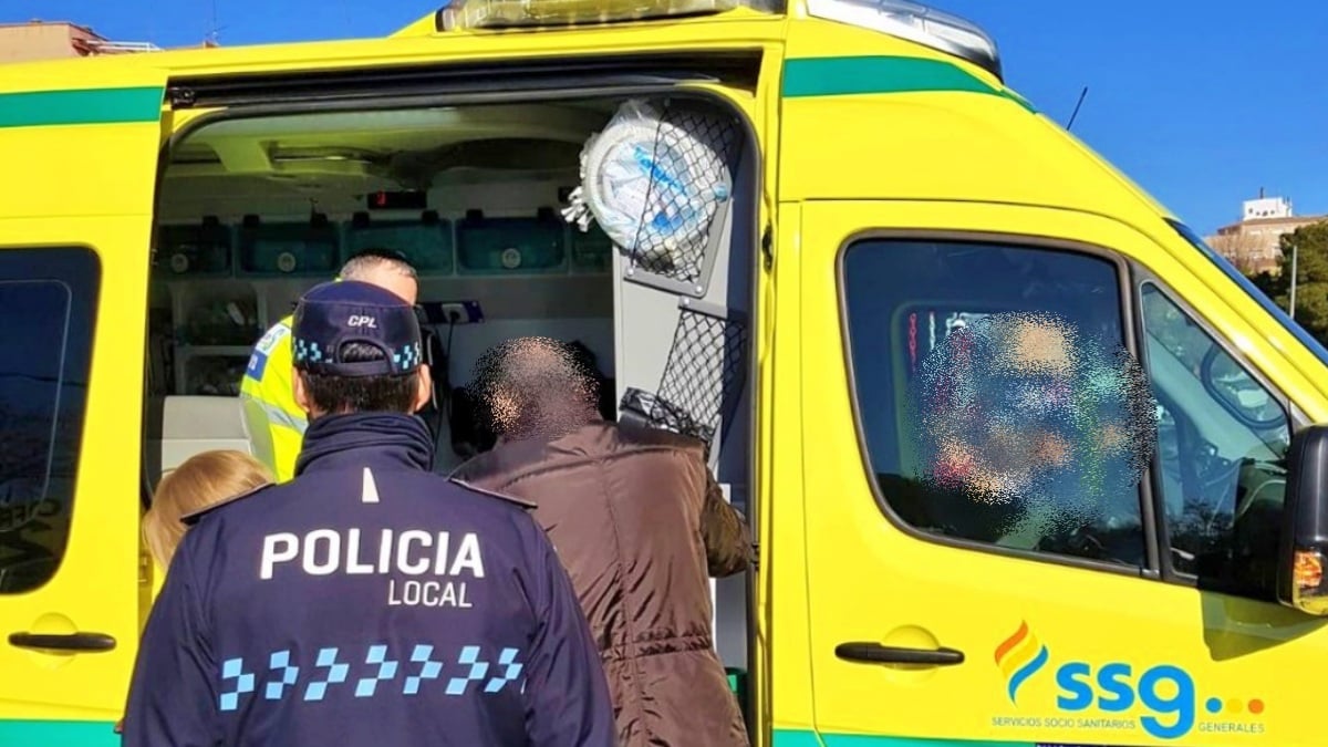 Ambulancia en 'Los Invasores' de Albacete - Foto de archivo