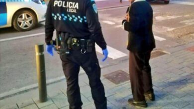 La Policía Local de Albacete ayuda a una mujer mayor - FOTO DE ARCHIVO
