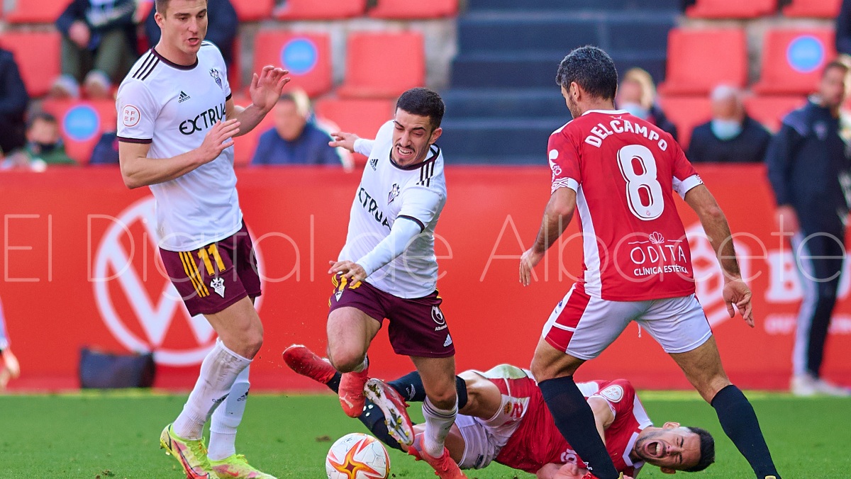 Un lance del partido entre el Nàstic y el Albacete