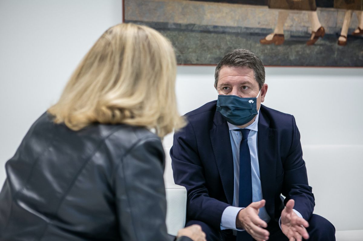 El presidente de Castilla-La Mancha, Emiliano García-Page, se reúne, en Madrid, con la vicepresidenta primera y ministra de Asuntos Económicos y Transformación Digital, Nadia Calviño.