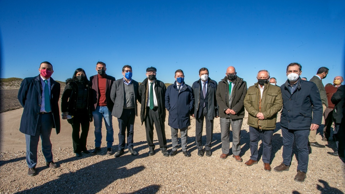 El presidente de Castilla-La Mancha, Emiliano García-Page, ha visitado, junto al ministro de Agricultura, Pesca y Alimentación, Luis Planas, las obras de transformación en regadío de las zonas regables de Leganiel (Cuenca) e Illana (Guadalajara) / Imagen: JCCM