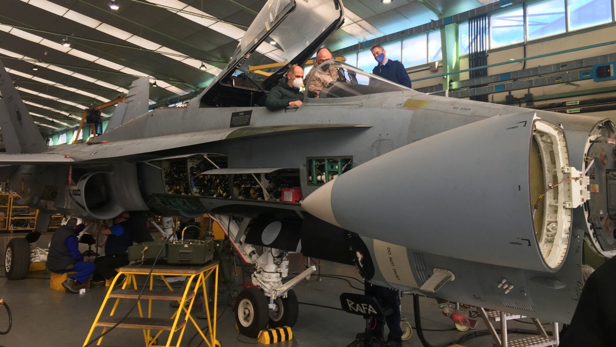 Visita ministerial a la Maestranza Aérea de Albacete